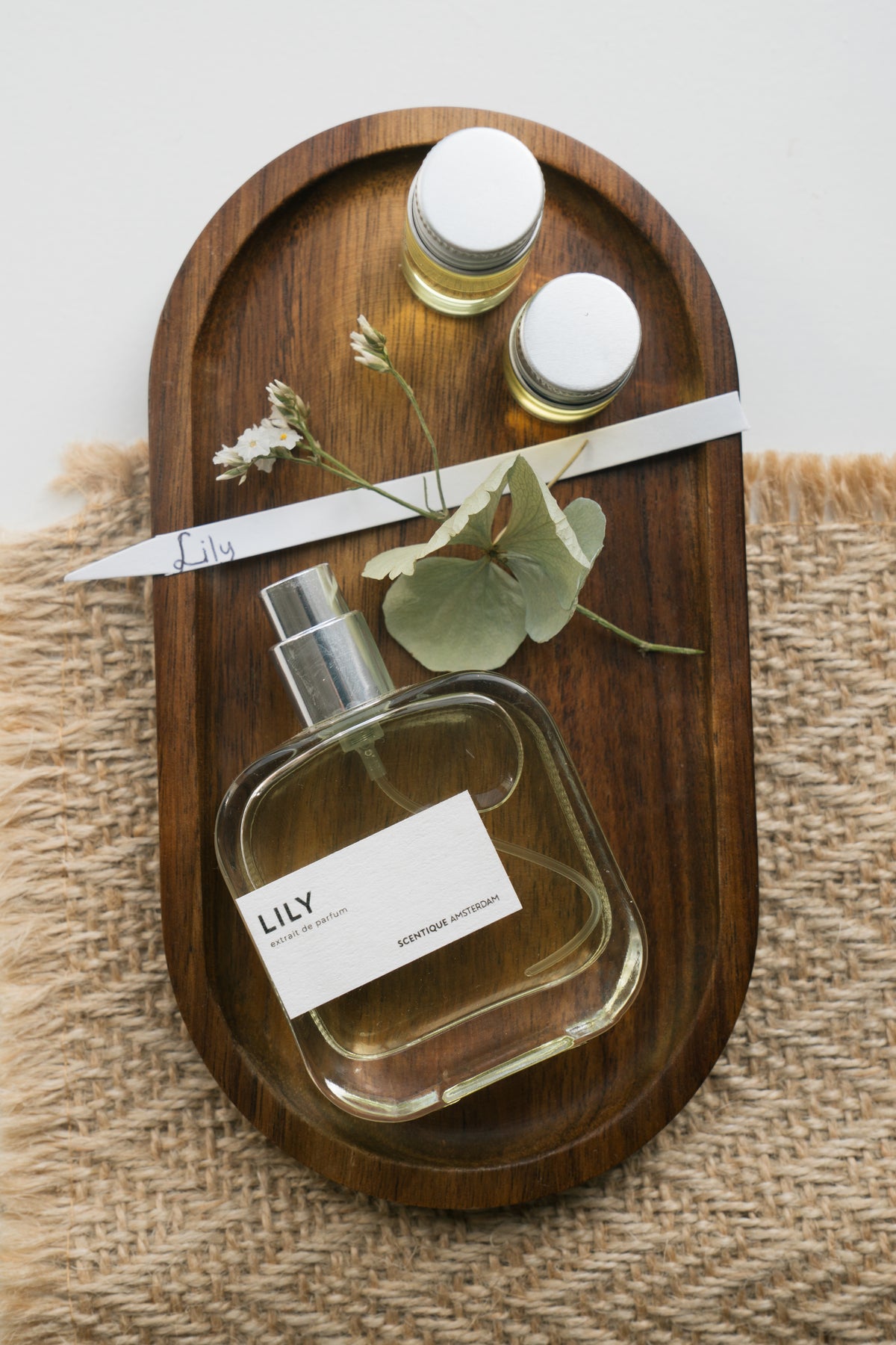 Lily - Scentique Amsterdam. Parfuminspiratie DoSon. €34,95. 50ml. 30% parfumolie
