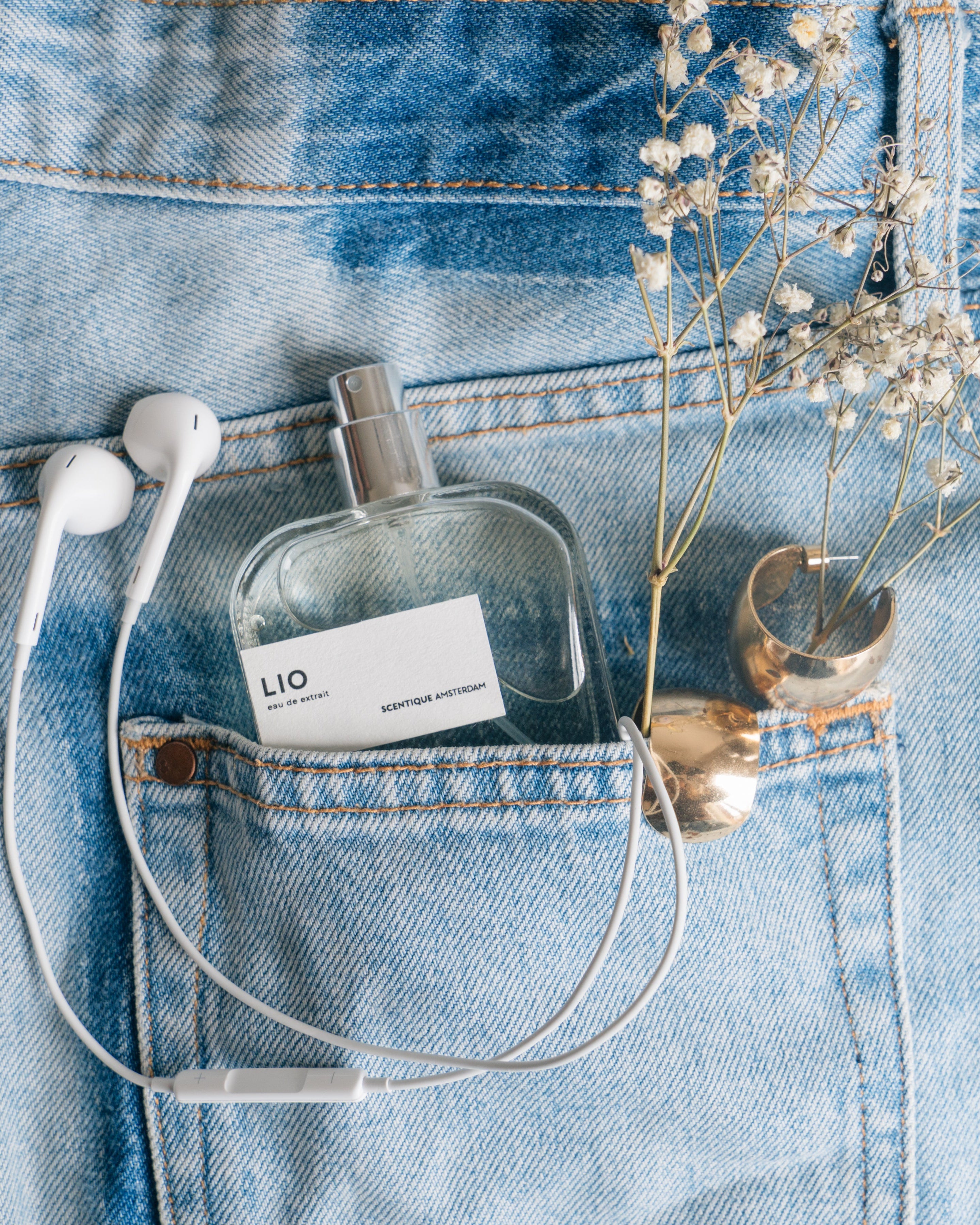 Cactusvijg, bergamot en poederige iris. Een zomergeur die wél blijft zitten.  Dupe van Diptyque Ilio. Extrait de parfum, 30% parfumolie, 50 ml voor €39,95