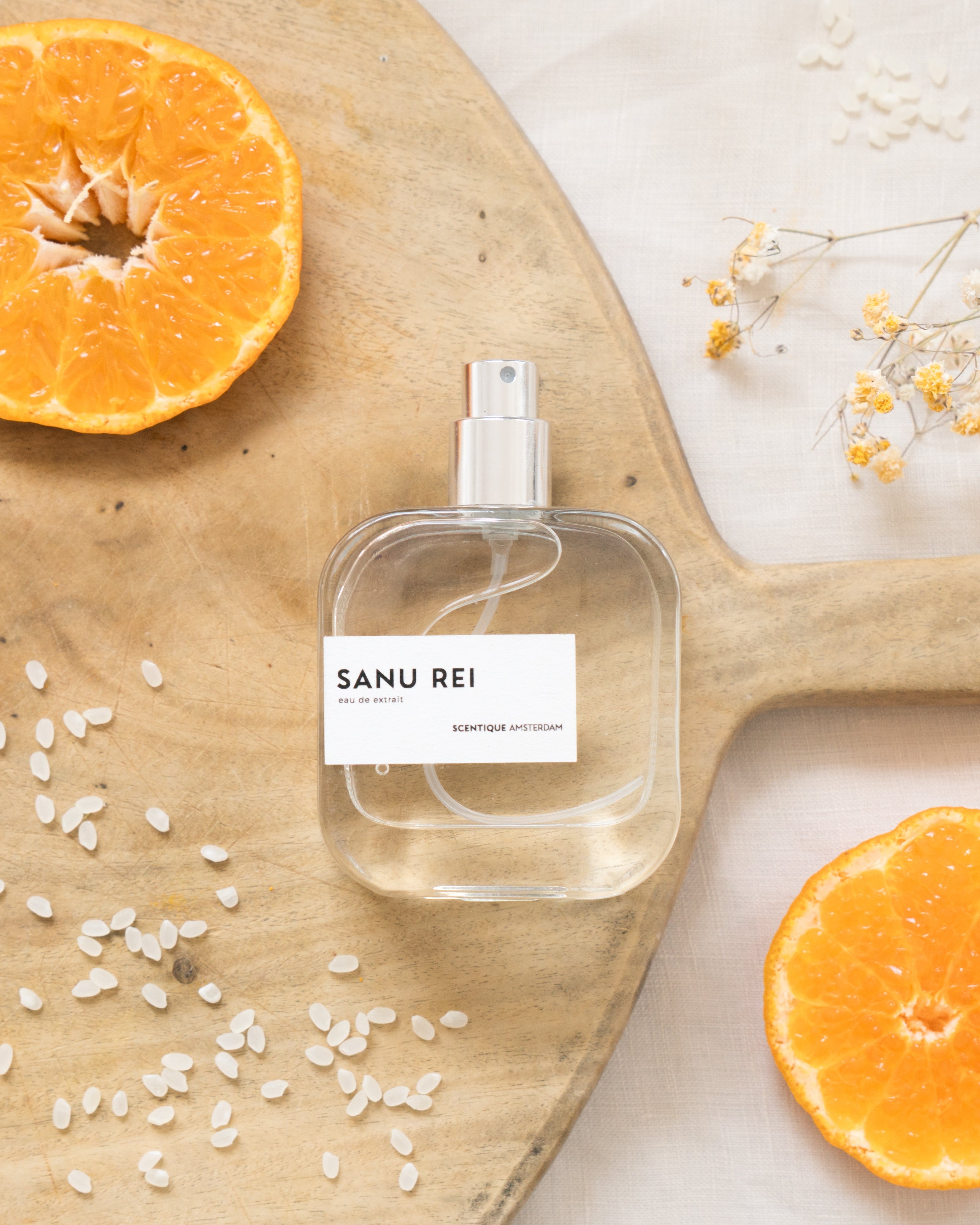 Dupe L'eau Papier. Langhoudend door 30% parfumolie. Handgemaakt door Scentique Amsterdam. €39.95