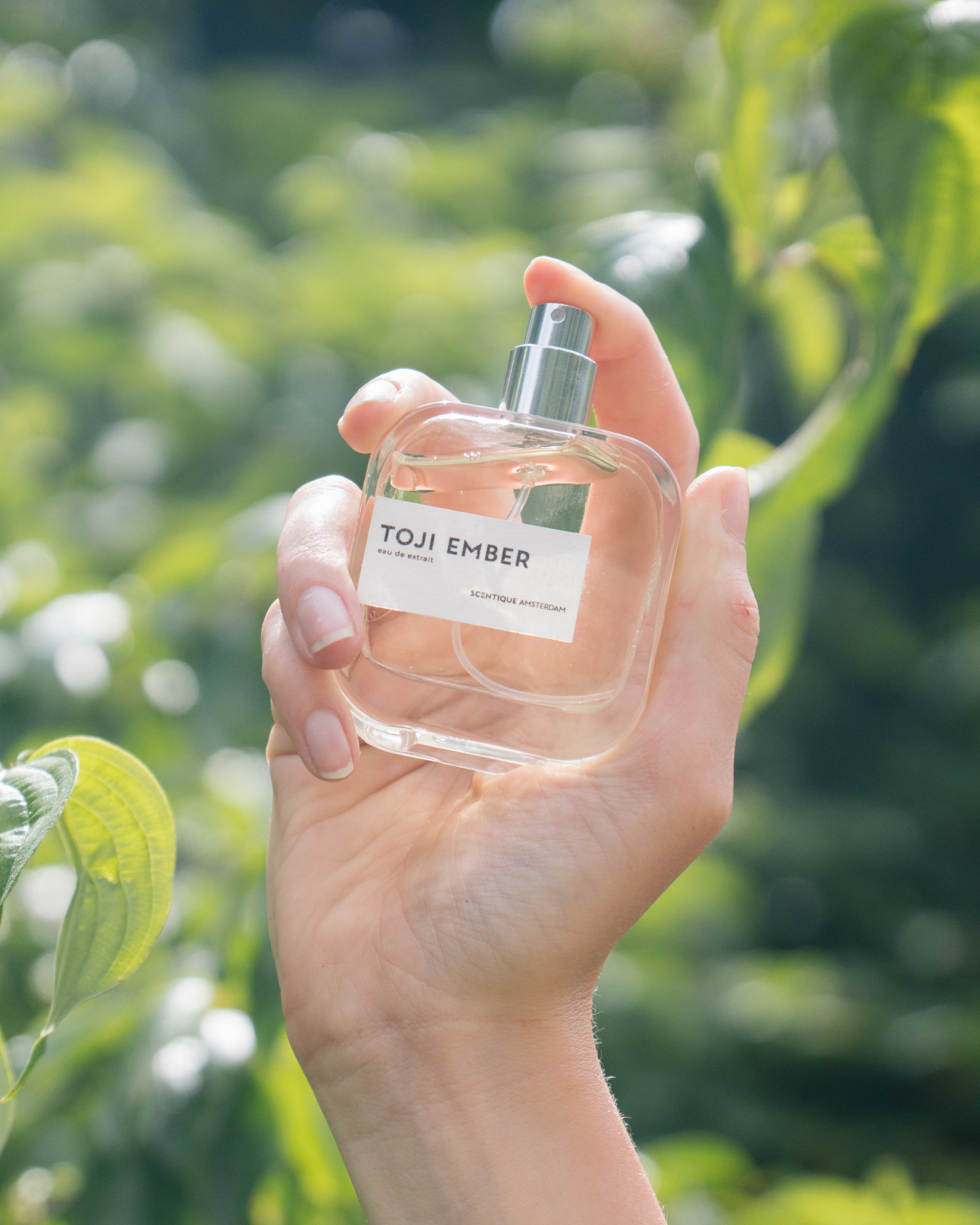 Toji Ember is een inspiratie van Byredo Bal D'Afrique gemaakt door Scentique Amsterdam. 34,95 euro. 