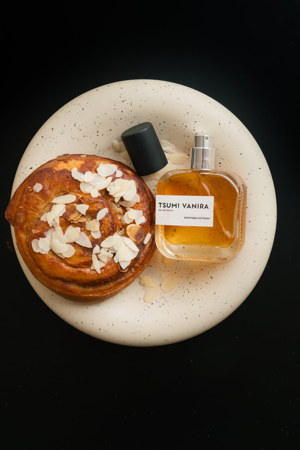 Scentique Amsterdam Tsumi Vanira. Parfuminspiratie van Vanilla Sex. €34,95. 50 ml. Made in Amsterdam
