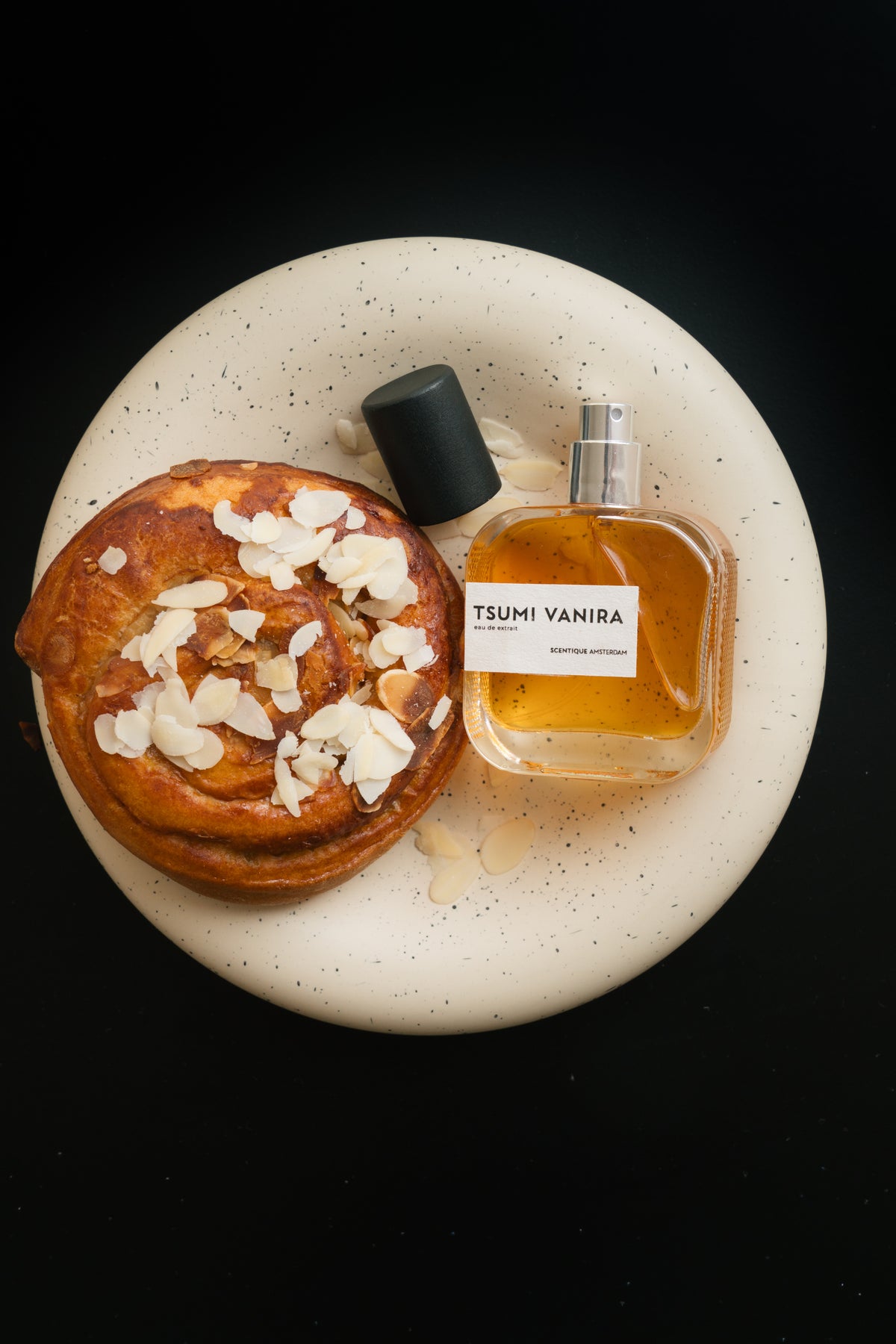 Scentique Amsterdam Tsumi Vanira. Parfuminspiratie van Vanilla Sex. €34,95. 50 ml. Made in Amsterdam