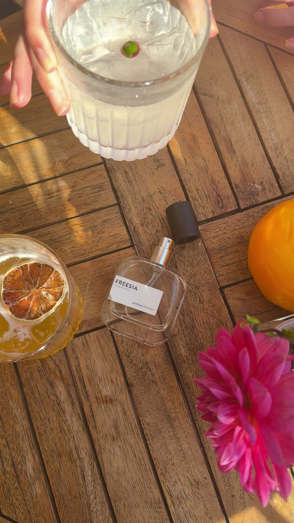 Freesia – Peer, Roos & Vanille – extrait de parfum, Scentique Amsterdam